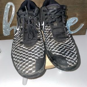 Black and white Nike youth basket ball sneaker, gently used size 5.5